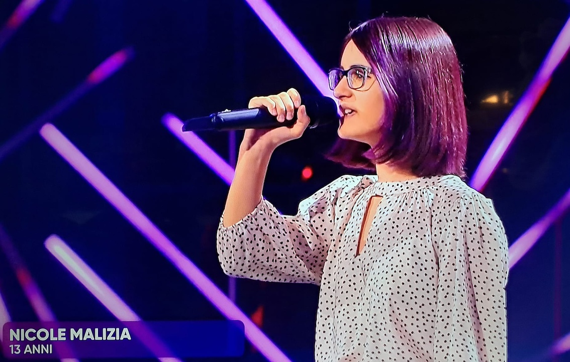 Nicole canta…”generation” in TV! I Malizia: che squadra!